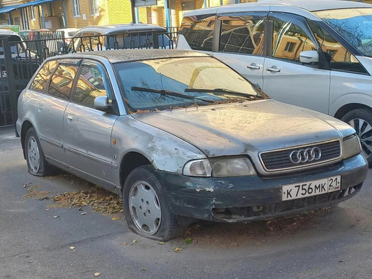 В Чебоксарах продолжают искать владельцев оставленных «Audi» и «Nissan»