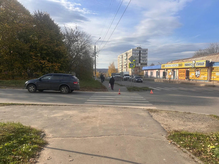 Иностранный автомобиль врезался в 14‑летнего на перекрёстке Кузьмина и Катукова в Орле