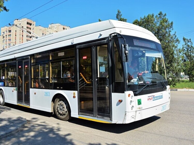 Тяжёлая техника МЧС возрождает троллейбусный парк Ялты: возвращение к привычному ритму